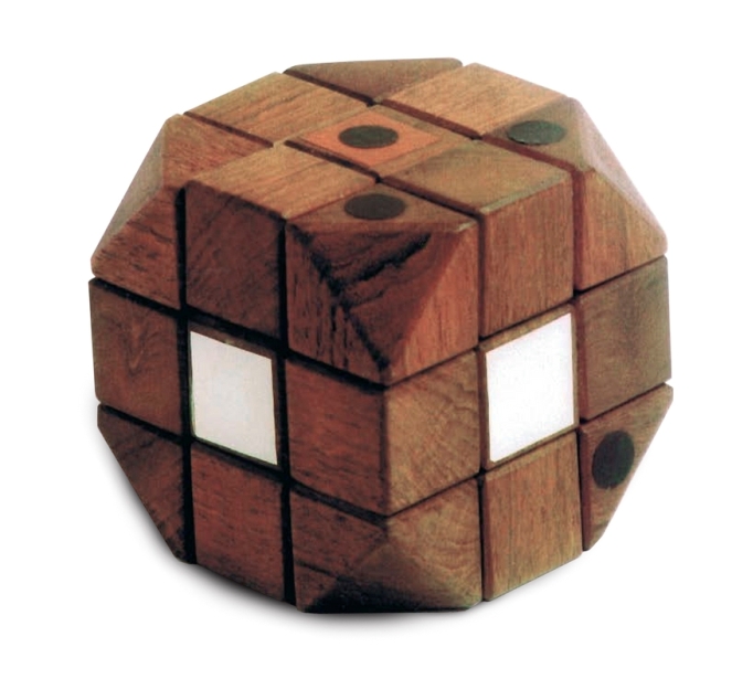 Sechs Jahre dauerte es von der ersten Idee des Cube bis zur Marktreife, sagt Erno Rubik über seine Erfindung, den Zauberwürfel - hier ein frühes Modell aus Holz.