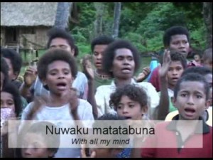 ninos y jovenes africanos alaban