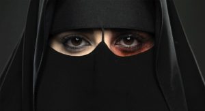 mujer musulmana maltratada